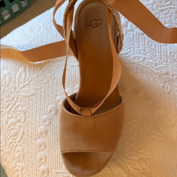 Ugg platform ankle tie sandal - Picture 3 of 6